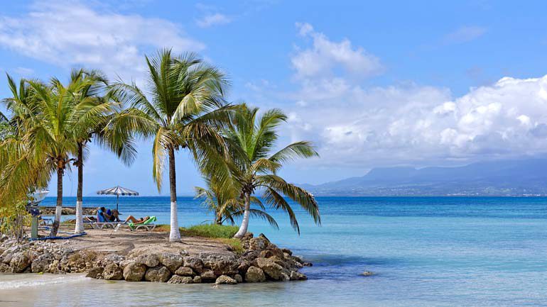 guadeloupe-beach